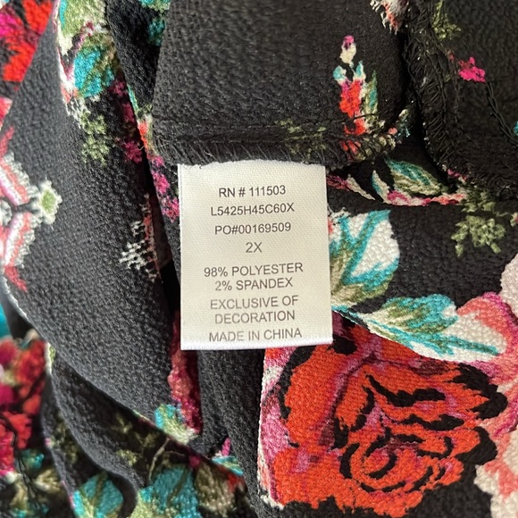 C Floral Blouse with Lace Detailing - Picture 10 of 11